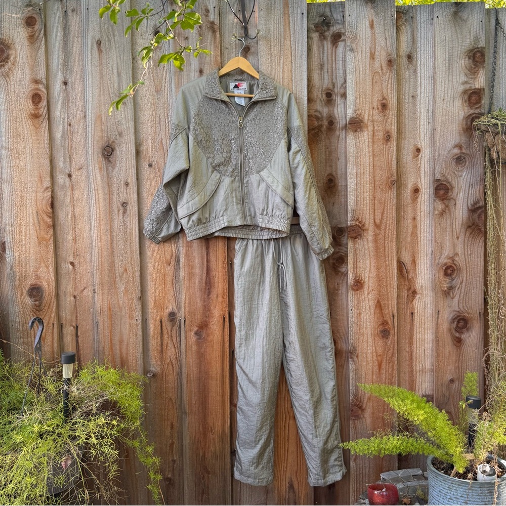 Vintage Silver Taupe Lace Two-Piece Track Suit Set 🌿